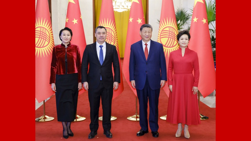 的教练组在